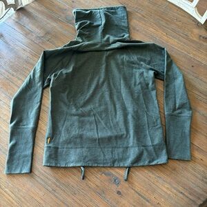 Lucy size M green athletic long sleeve sweatshirt